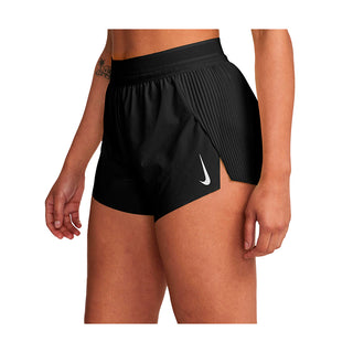 W NK ARSWFT DFADV MR 3IN SHORT MUJER FN2328-010