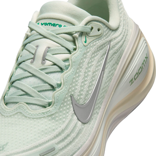 W NIKE VOMERO PLUS WOMEN HV8154-004