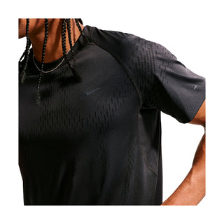 M NK DFADV STRIDE NVLTY SS TOP HOMBRE IF2088-010