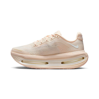 W NIKE VOMERO PREMIUM ESS MUJER IQ8102-100